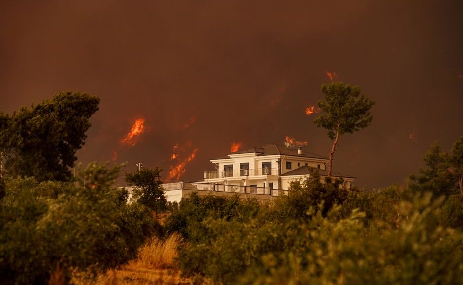 More than 220,000 evacuated in France and Spain due to wildfires