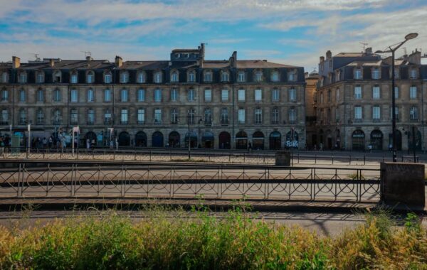 Wildfire now nine miles from French city of Bordeaux, mayor warns